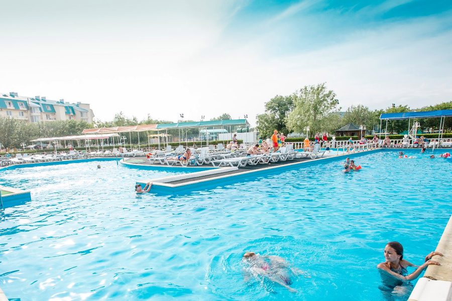 Купание в открытом бассейне — фото 3